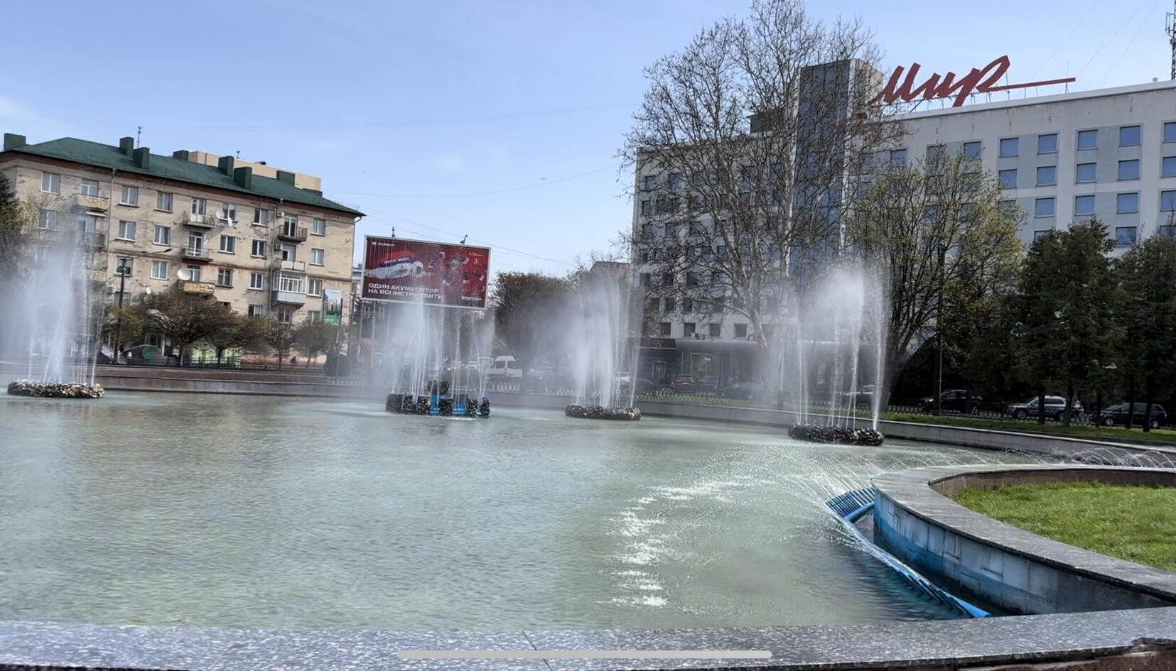 У Рівному запустили фонтани в тестовому режимі: готовність до Великодня 0000