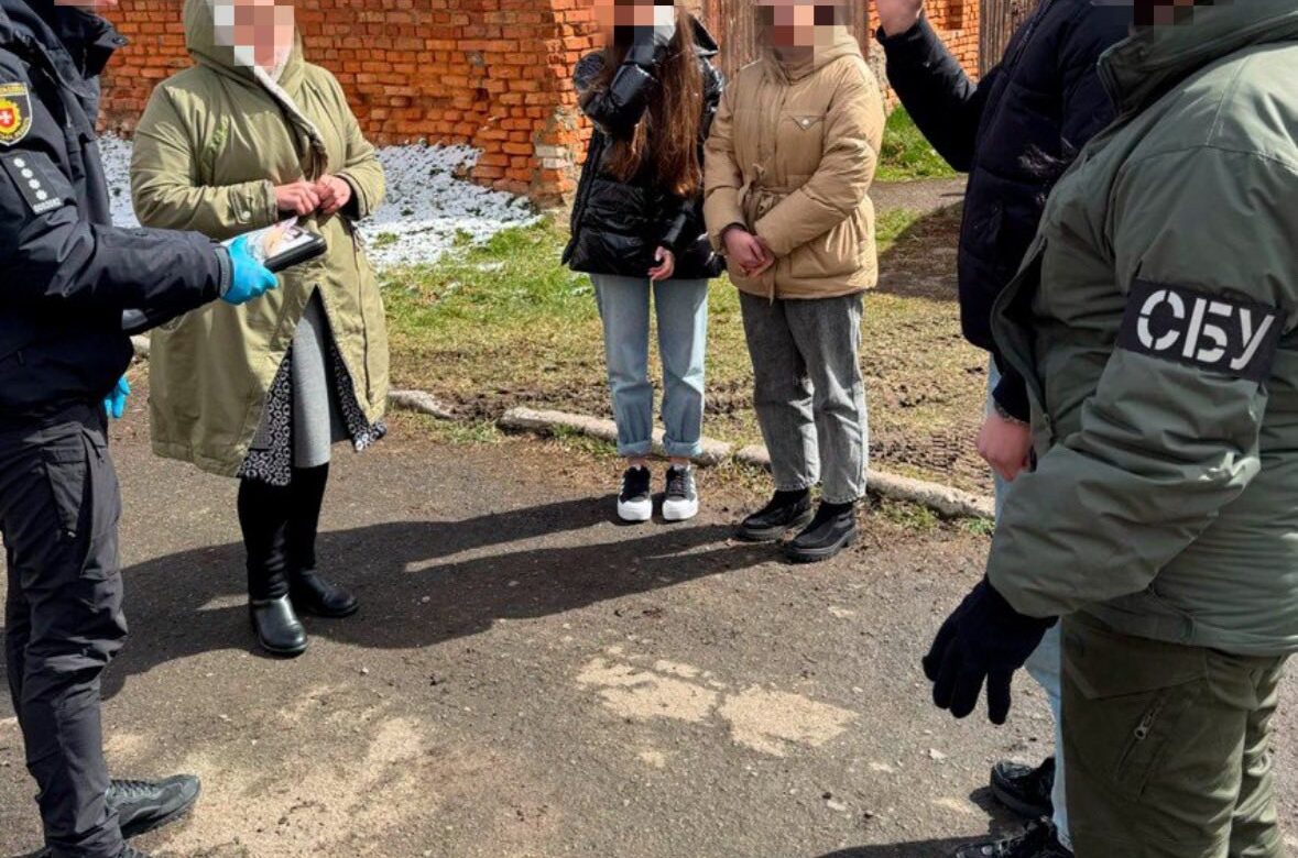 Посадовицю з Рівного відсторонили від посади через отримання хабару