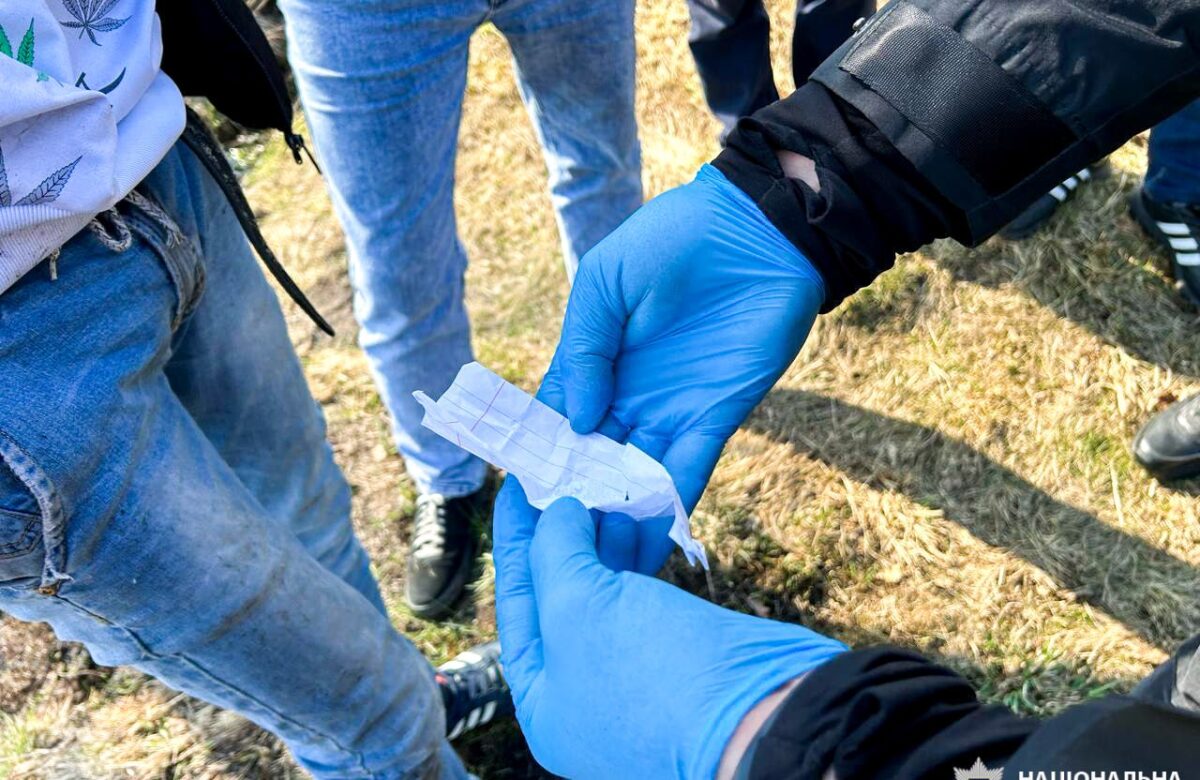 На Рівненщині затримали наркодилера, який збував особливо небезпечні речовини