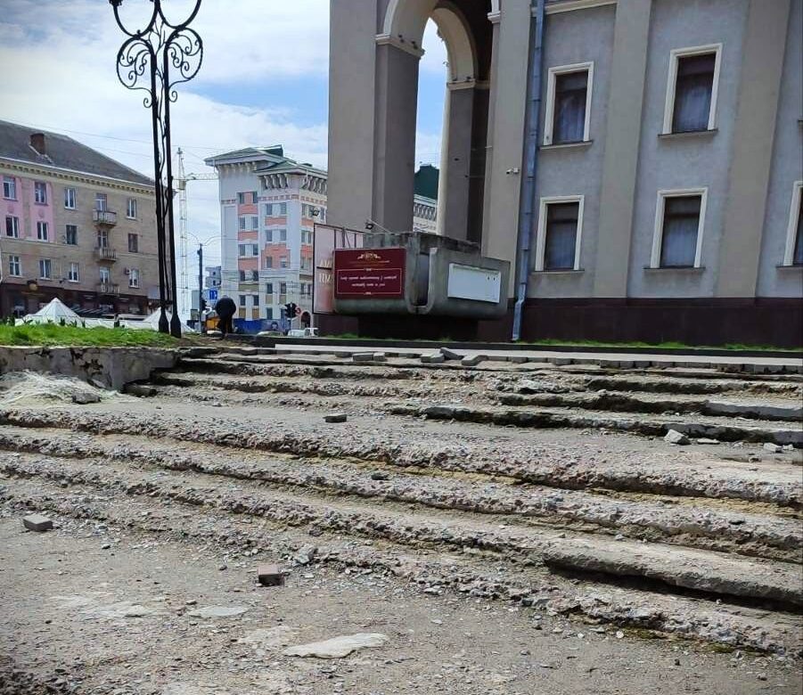 Відомо, чому не ремонтують сходи біля Рівненського драмтеатру