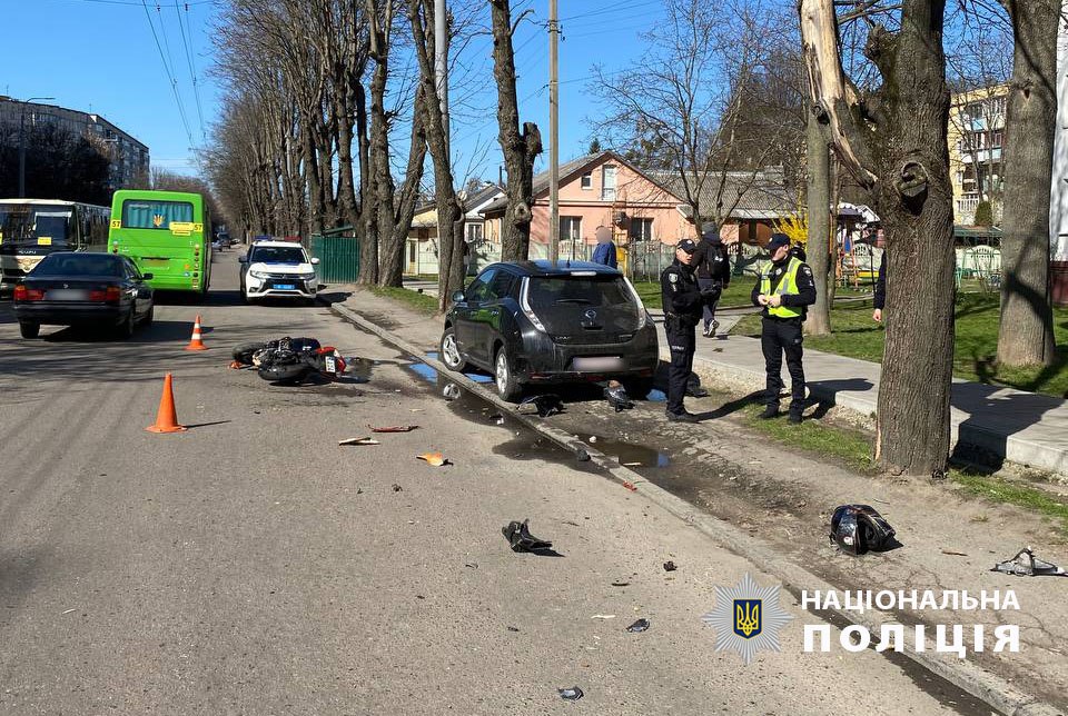 Стали відомі деталі вчорашнього ДТП у Рівному: мотоцикліст отримав травми 0000
