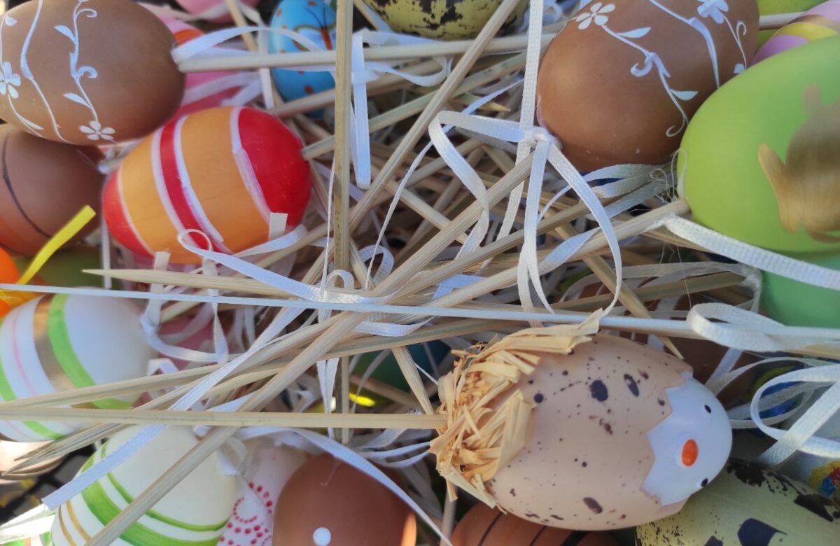 Скільки коштують великодні прикраси на ринках Рівненщини