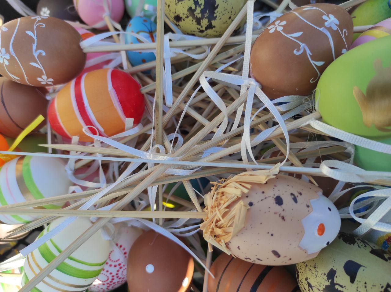 Скільки коштують великодні прикраси на ринках Рівненщини 0000