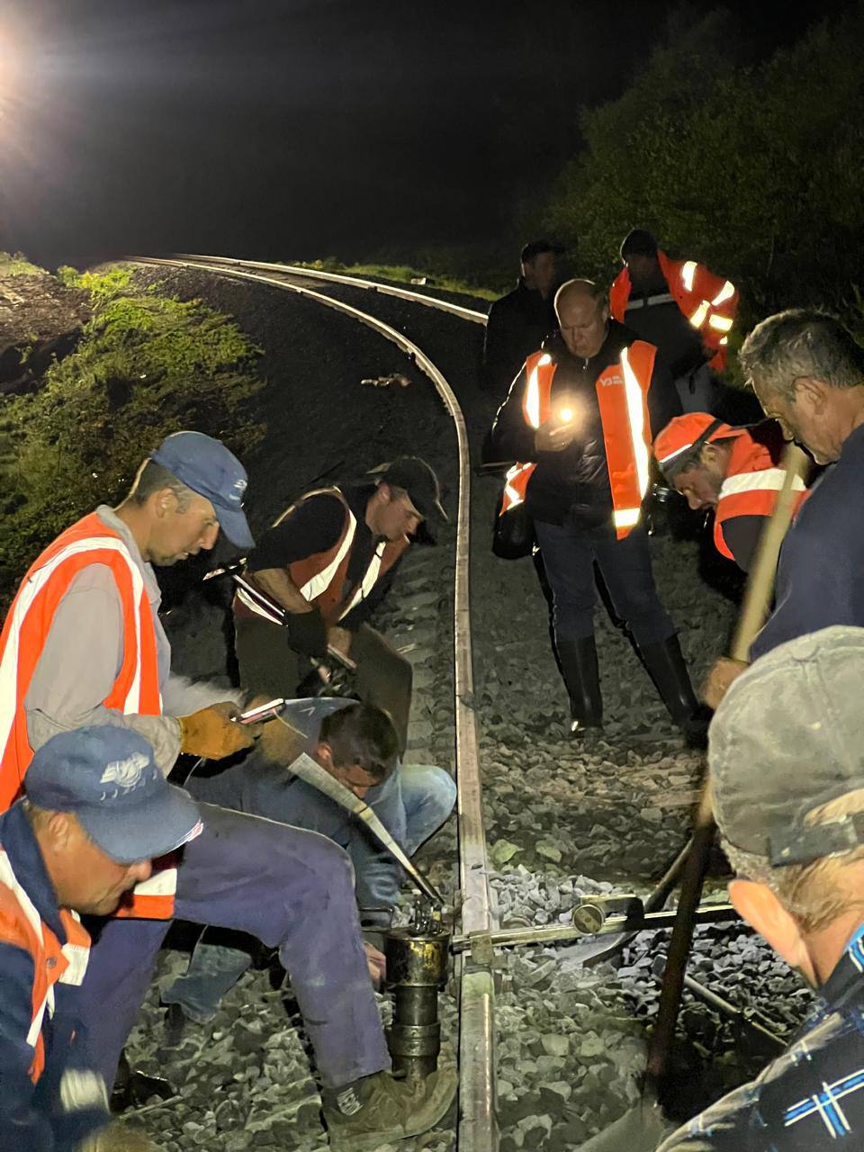 1 Карпати без потягів: Укрзалізниця призупинила рух через аварію на колії