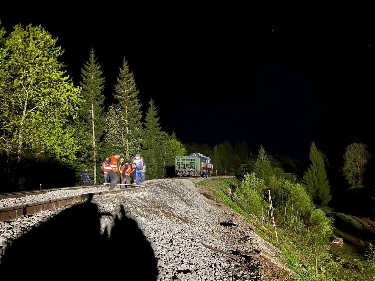 1 Карпати без потягів: Укрзалізниця призупинила рух через аварію на колії