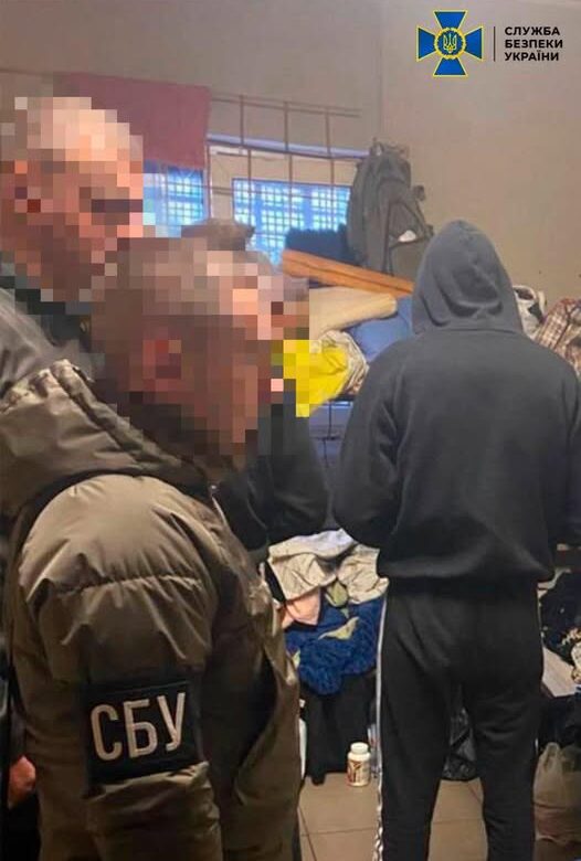 У Рівному викрили працівника СІЗО, якого втягнули в наркобізнес через романтичні стосунки з арештанткою