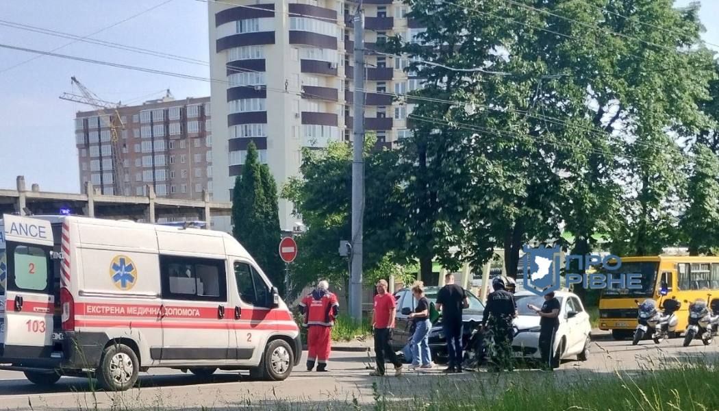 У Рівному ДТП з потерпілими по вулиці Василя Червонія (+ФОТО) 0000