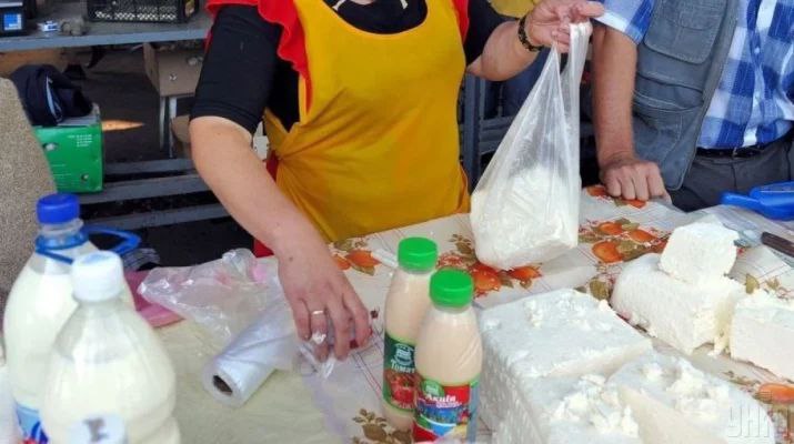 Скільки коштує молочна продукція на ринках Рівненщини