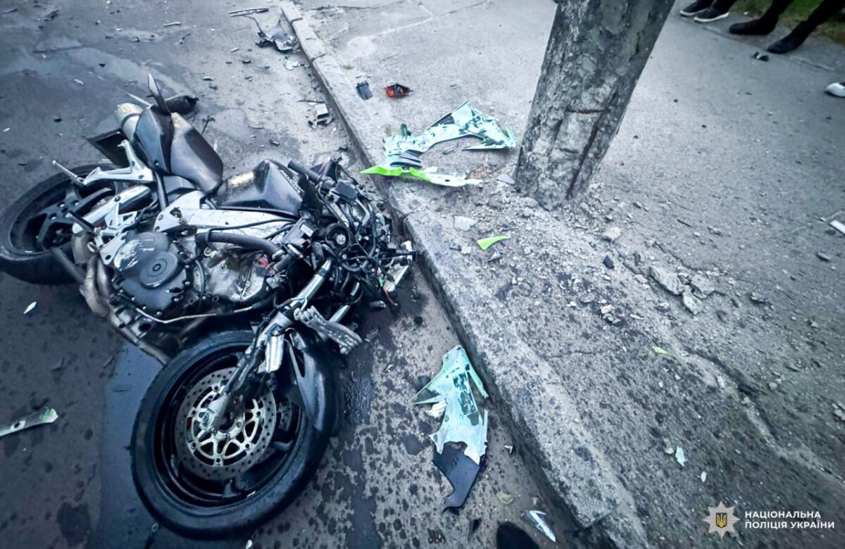 Мотоаварія у Рівному: молодого водія госпіталізували