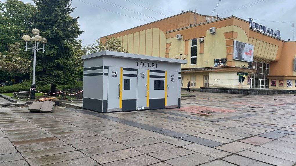 У Рівному чиновники відповіли на петицію щодо перенесення вбиральні з центру міста 0000