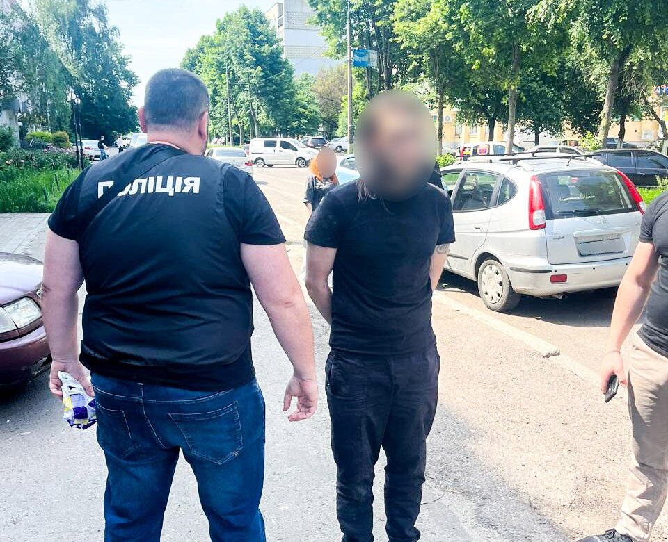 Поліцейські Рівненщини викрили злочинну групу, яка організували наркобізнес