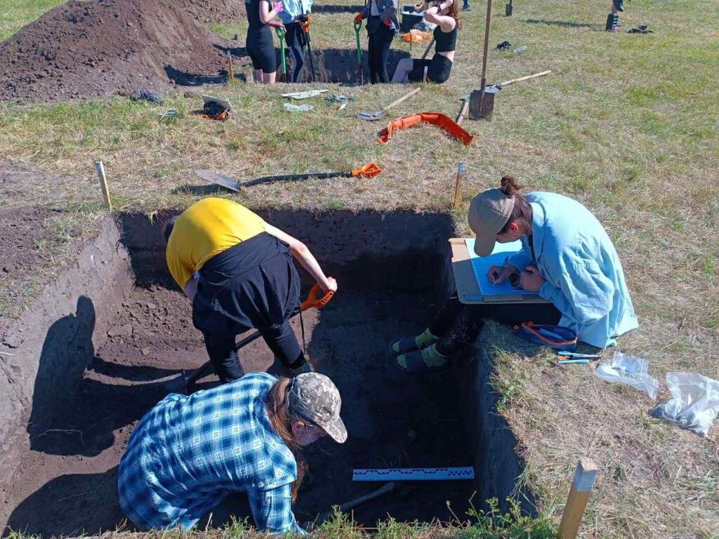 1 На Рівненщині знайшли унікальні артефакти 1000 літньої давності