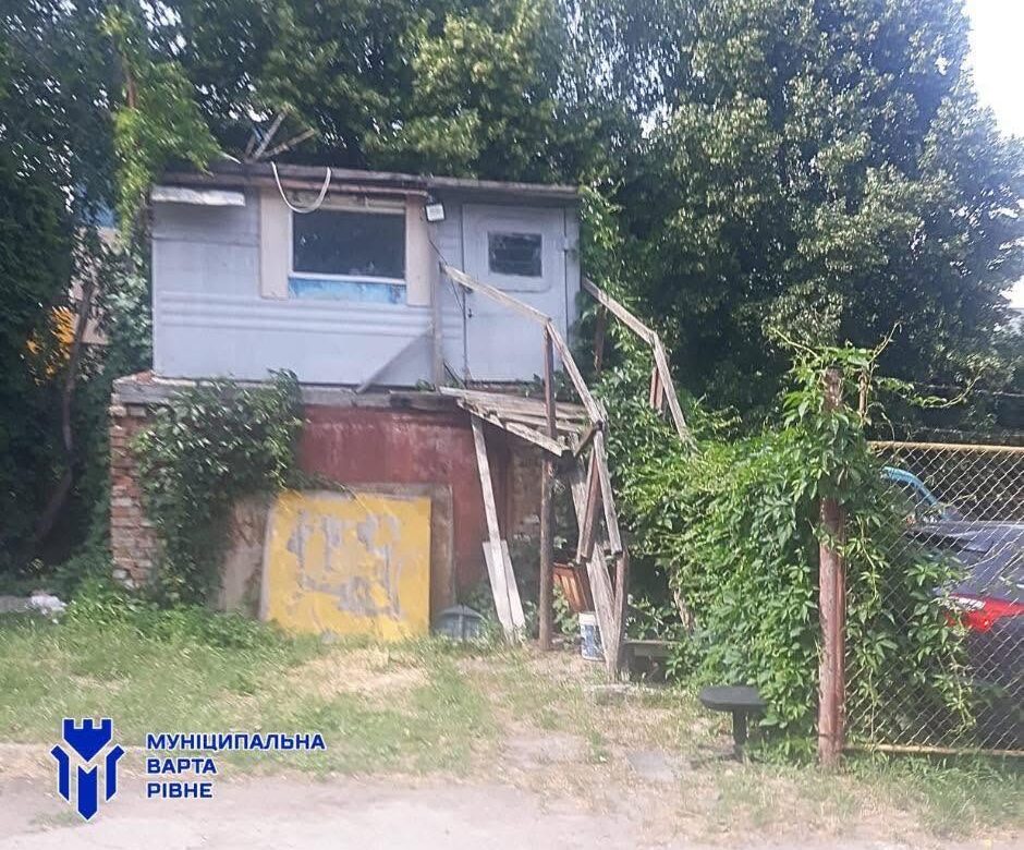 Жінка у Рівному брала гроші з водіїв за неіснуючу парковку: деталі