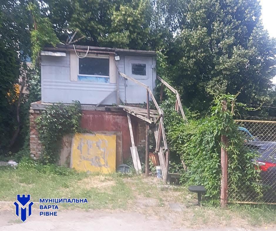 Жінка у Рівному брала гроші з водіїв за неіснуючу парковку: деталі 0000