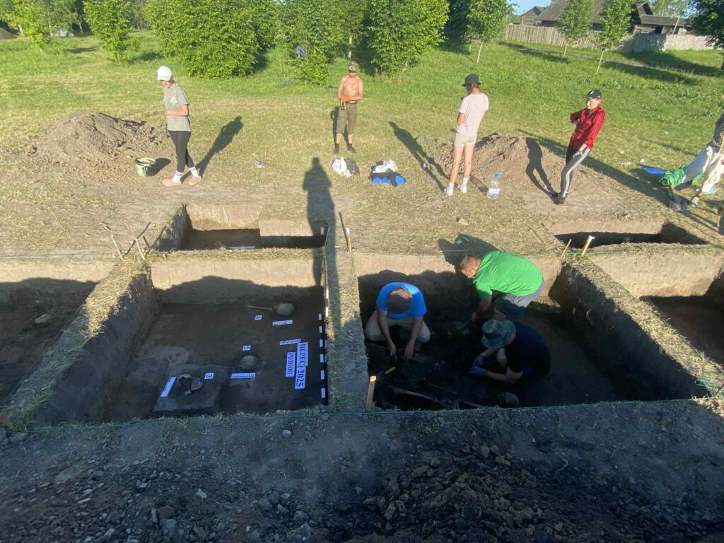 1 На Рівненщині знайшли унікальні артефакти 1000 літньої давності