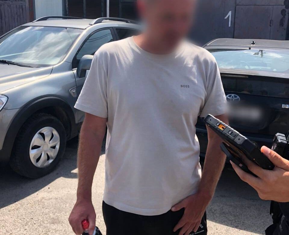 У Рівному водійка Audi втекла з місця ДТП: її нетверезий чоловік продовжив рух авто