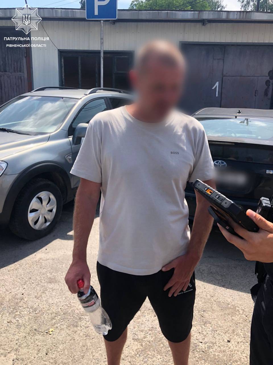 У Рівному водійка Audi втекла з місця ДТП: її нетверезий чоловік продовжив рух авто 0000