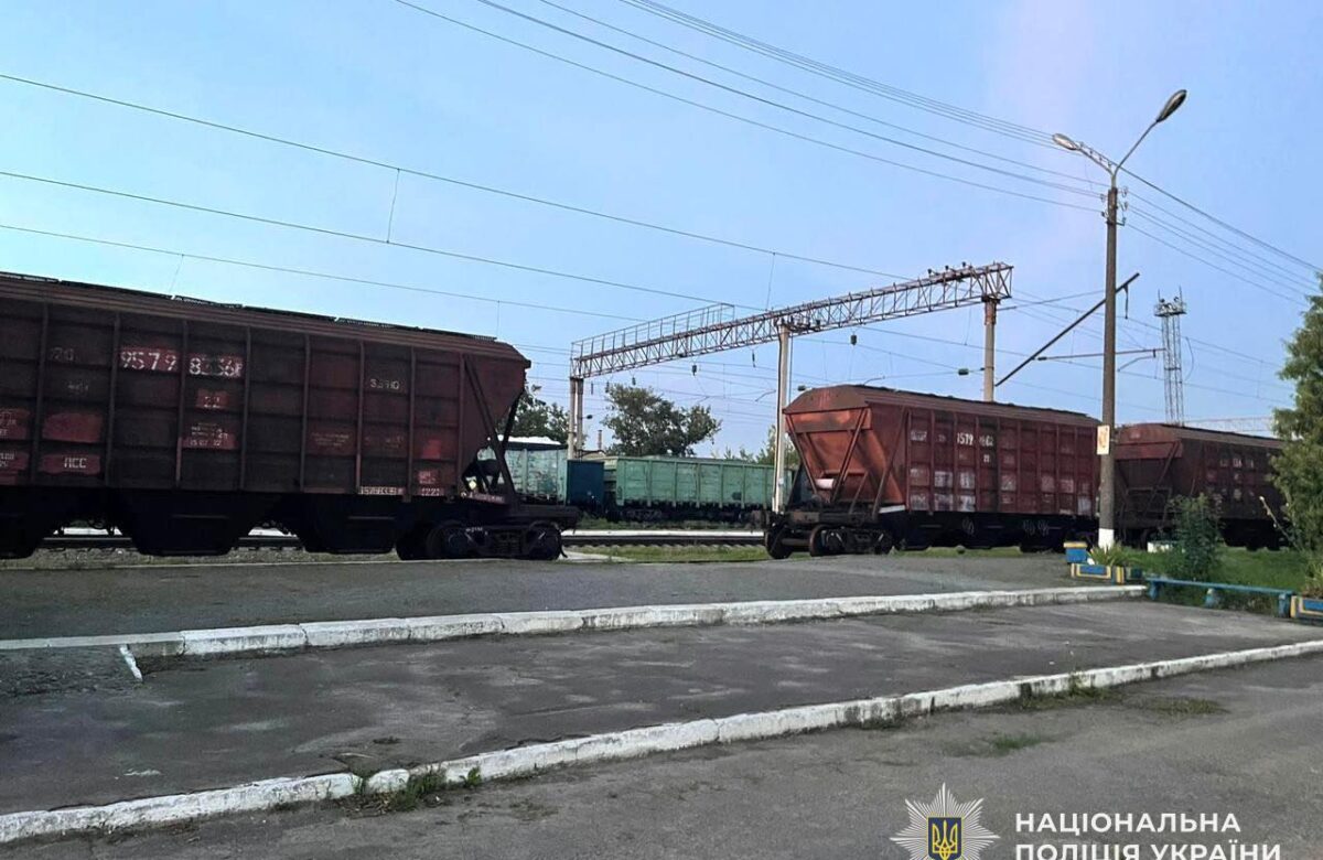 Ціна селфі — реанімація: поблизу Рівного струмом вдарило підлітка на вагоні