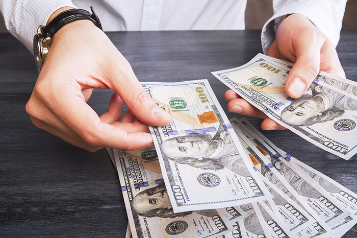 Суд покарав лікаря з Рівненщини, який за долари продавав інвалідність