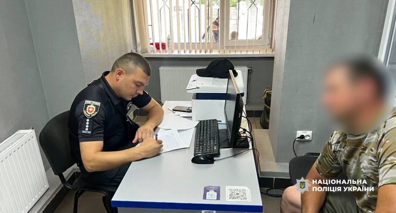 Бурштинокопач з Рівненщини, який кинув собаку в копанку, проходить перевірку в ТЦК 0000
