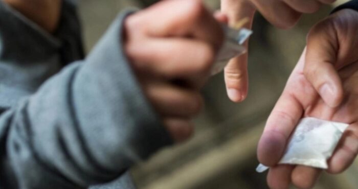 “Доставка” в ізолятор: на Рівненщині працівник СІЗО поставляв наркотики засудженим