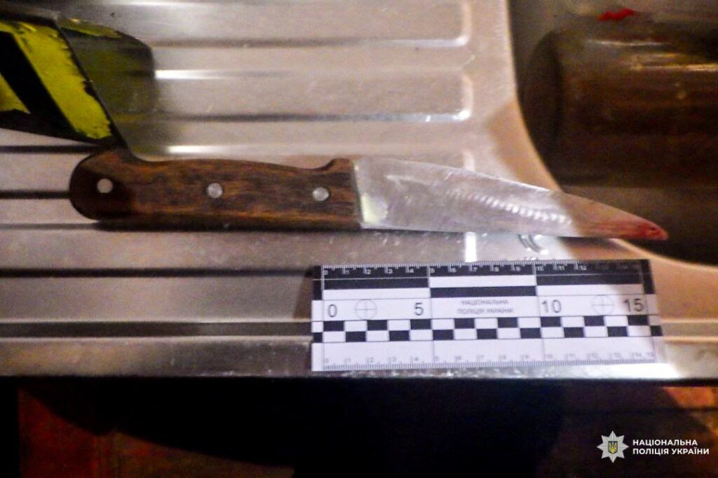 1 У Сарнах чоловік під час п’янки поранив знайомого ножем — суд визначив суму застави