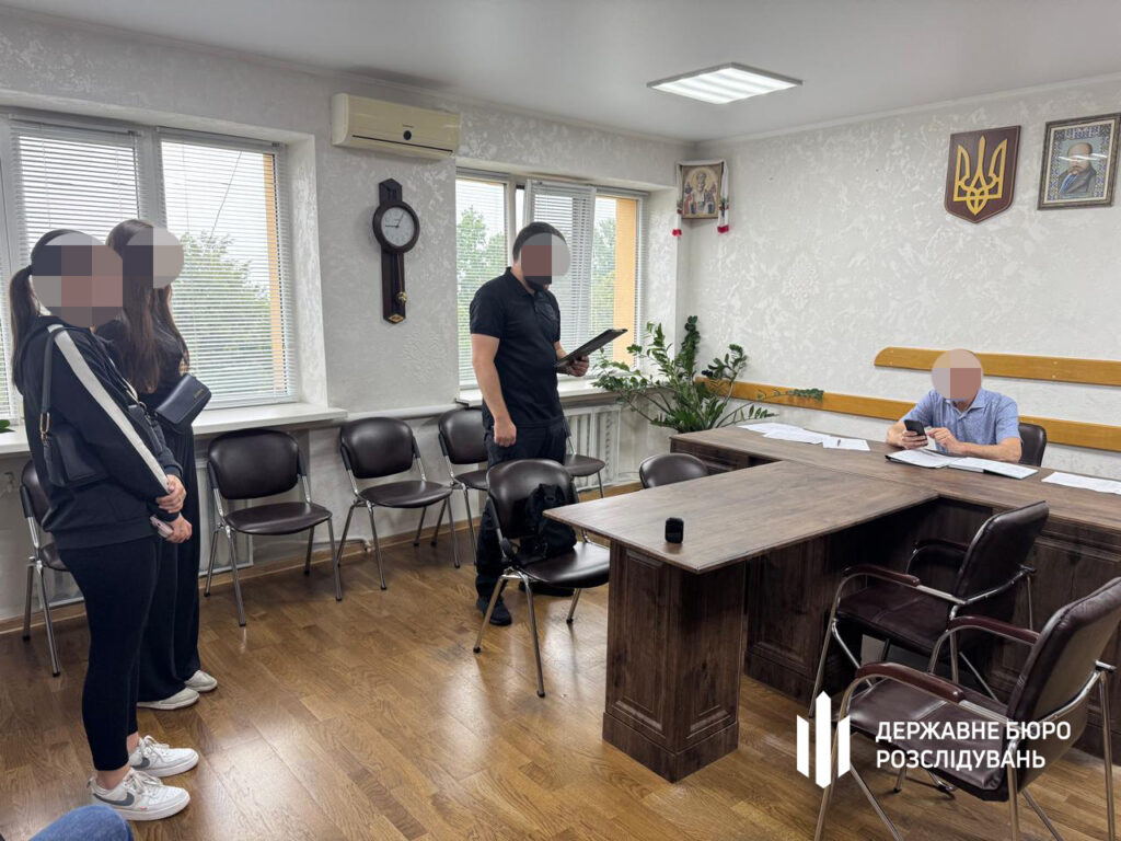 1 Розкрадання деревини на мільйони: посадовці з Рівненщини потрапили у гучну справу ДБР