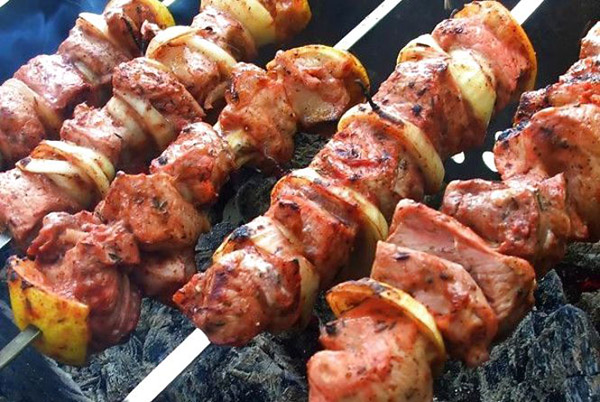 Всесвітній день шашлику: ТОП-3 найсмачніших рецептів смаженого м’яса
