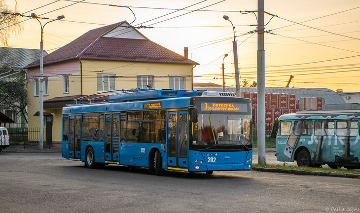 У Рівному водій тролейбуса збив велосипедиста: суд виніс вирок