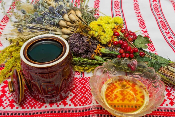 Серпень дарує три великі свята: Медовий, Яблучний та Горіховий Спас