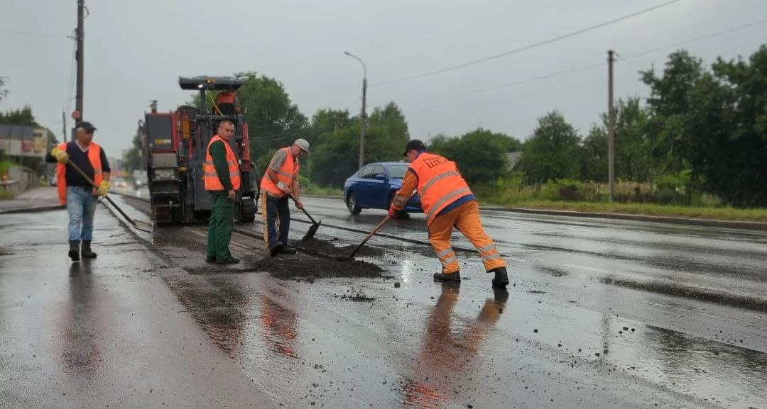 Відомо, на яких вулицях Рівного ремонтують дороги 0000