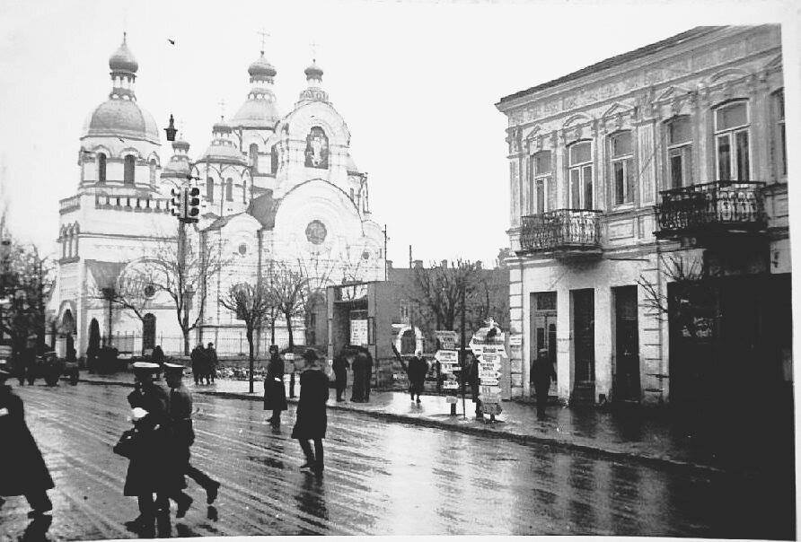 1 5 серпня — День світлофора: як виглядали перші світлофори у Рівному та чому зникне зелений вже у 2025-му