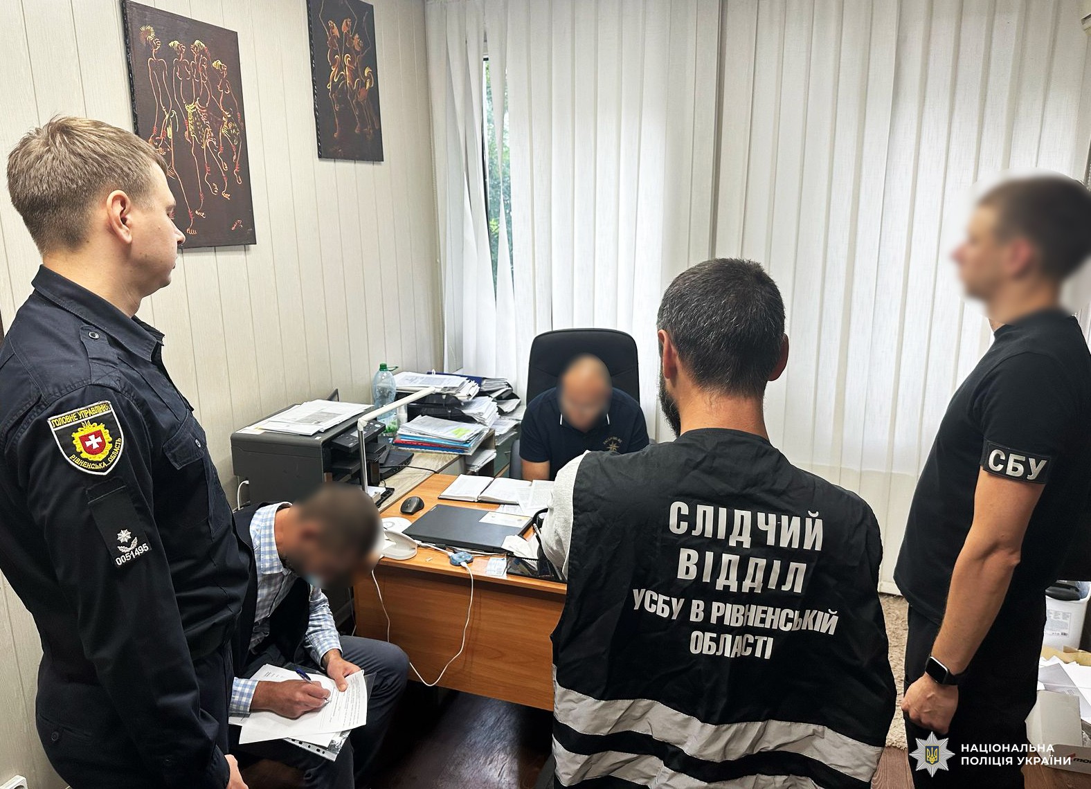Допомагав уникати служби і заробив майже 2 млн грн: директору коледжу на Рівненщині повідомили про підозру 0000