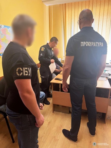 Ввезли авто “під гуманітаркою” на 5 млн грн і продали: рівненські прокурори повідомили про підозру учасникам 0000