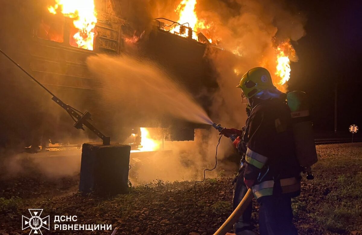 На Дубенщині загорівся вантажний потяг