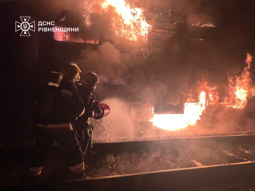 1 На Дубенщині загорівся вантажний потяг