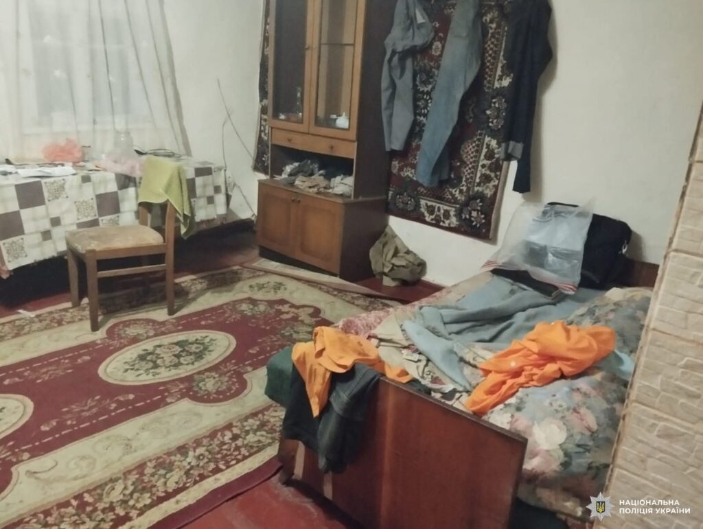 1 Чоловік, якого ножем у груди вдарив рідний син - помер у лікарні на Рівненщині: деталі