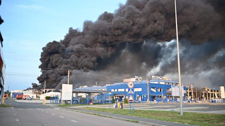 1 Масова нічна атака ворога: пожежа в Рівному та трагічні наслідки ударів в сусідніх містах