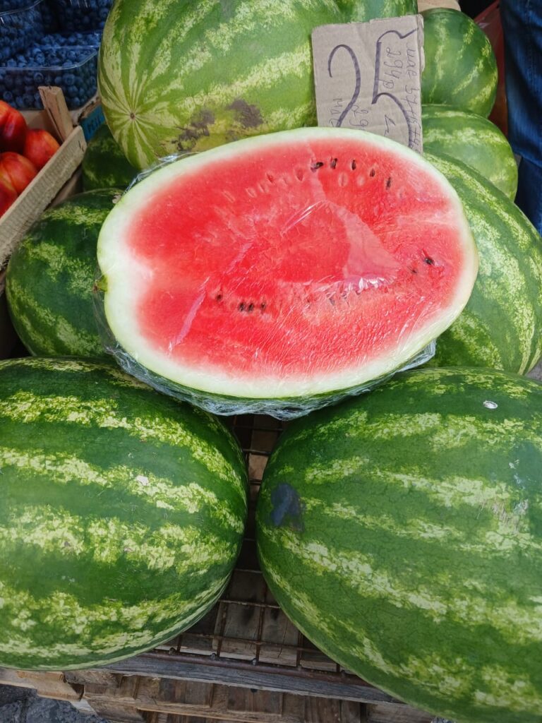 1 3 серпня — День кавуна: яка ціна на соковиту ягоду в Рівному сьогодні