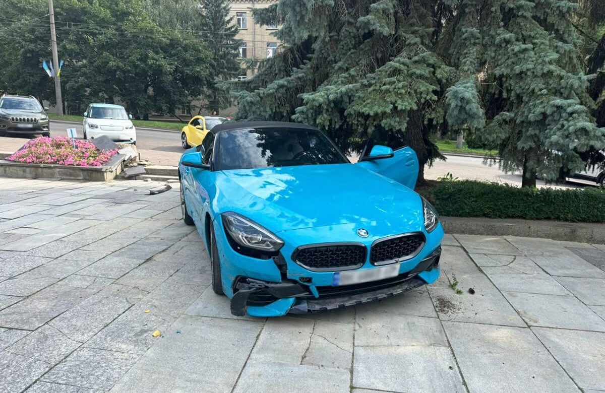 У Рівному водійка сплутала педалі і травмувала пішоходів