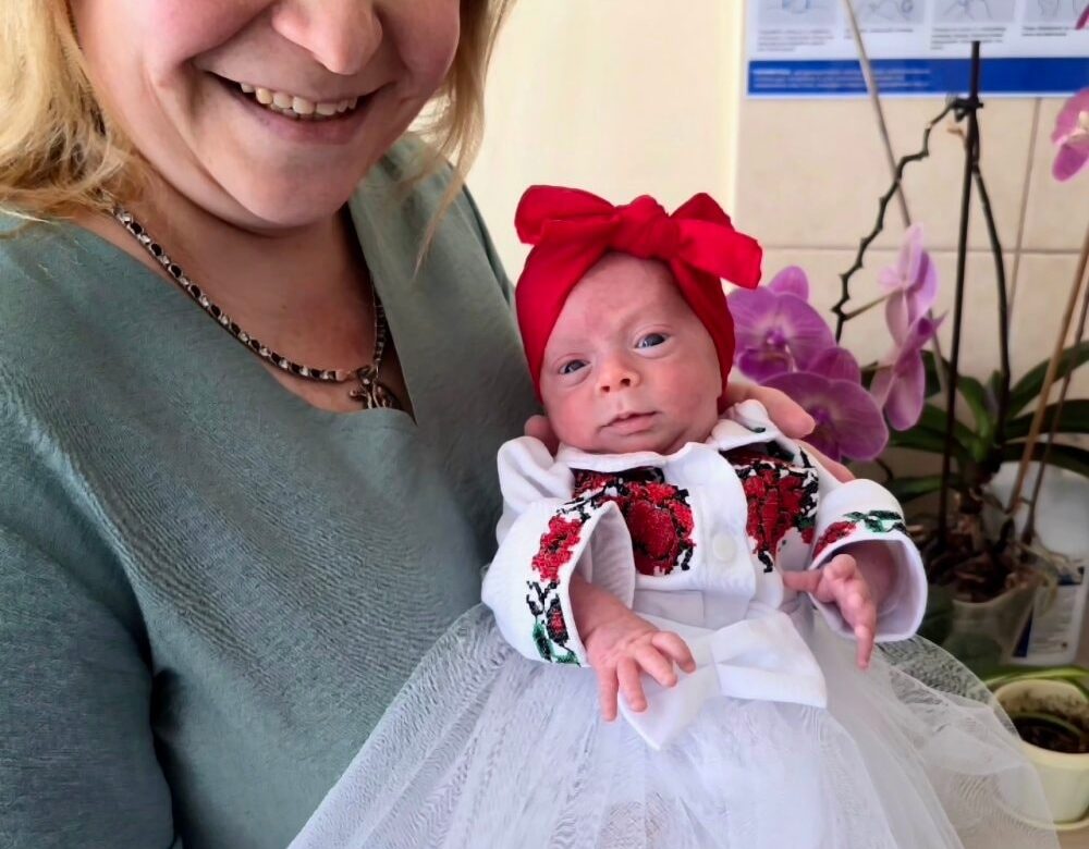 У Рівному виходили передчасно народжену дівчинку з родини маріупольців