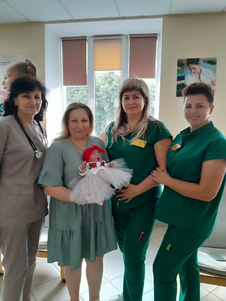 1 У Рівному виходили передчасно народжену дівчинку з родини маріупольців