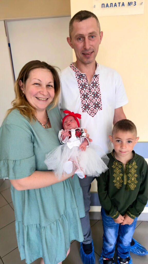 1 У Рівному виходили передчасно народжену дівчинку з родини маріупольців