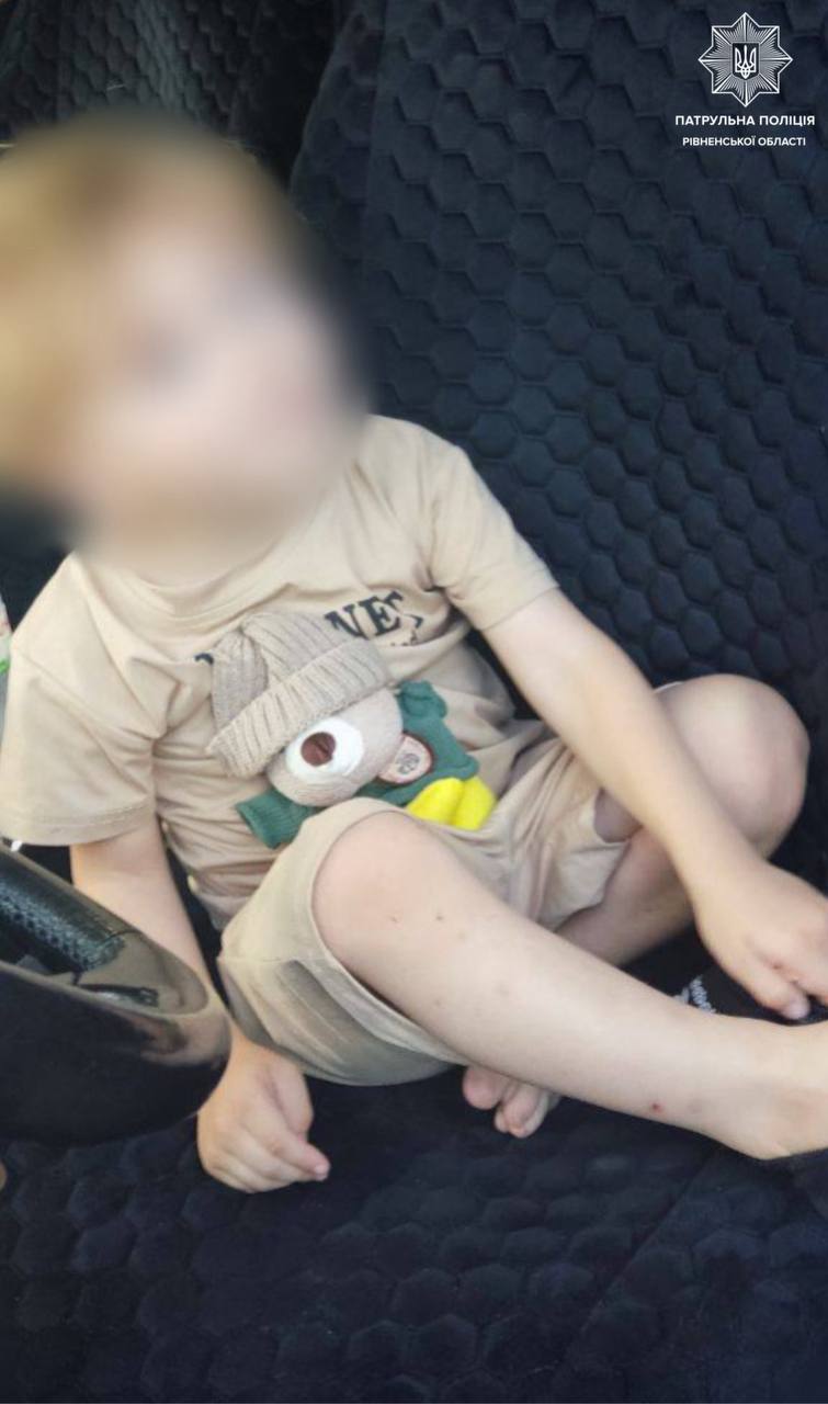 Пішов у магазин, а сина залишив у зачиненій машині: у Рівному врятували малюка 0000