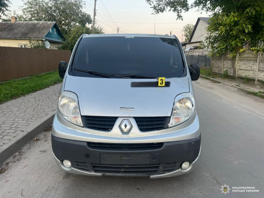 1 Із двору під колеса авто: на Рівненщині мікроавтобус збив 5-річного велосипедиста