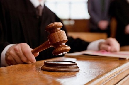 Працівниця ліцею на Рівненщині влупила жінку відром по голові — суд виніс вирок 0000