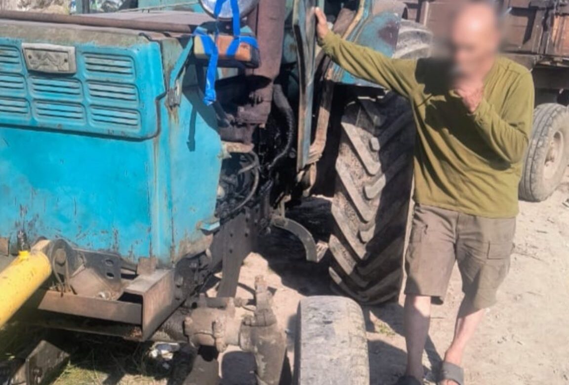 На Рівненщині тракторист протаранив авто і втік: в крові – алкоголю у 13 разів більше за норму