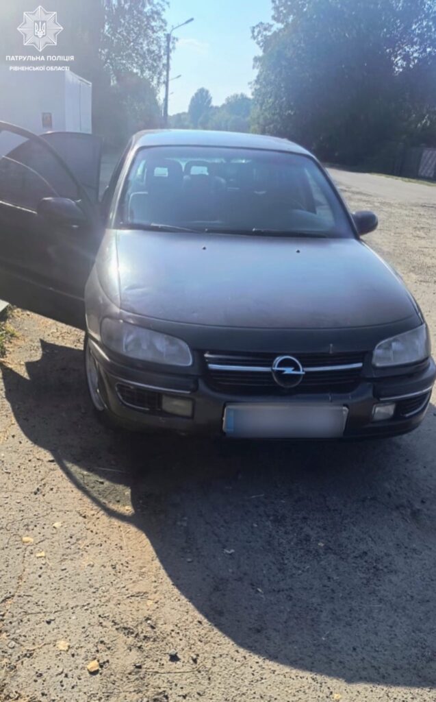 1 На Рівненщині тракторист протаранив авто і втік: в крові – алкоголю у 13 разів більше за норму