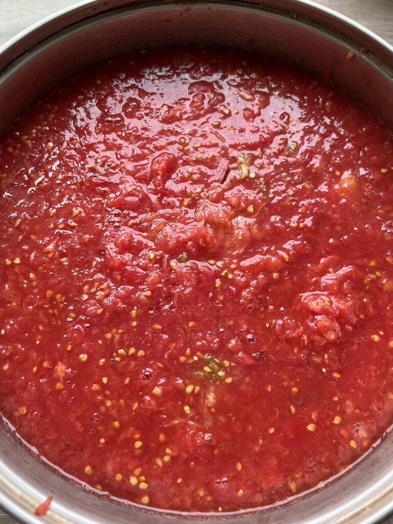 1 Аджика на зиму: ТОП-5 перевірених рецептів із томатів та перцю