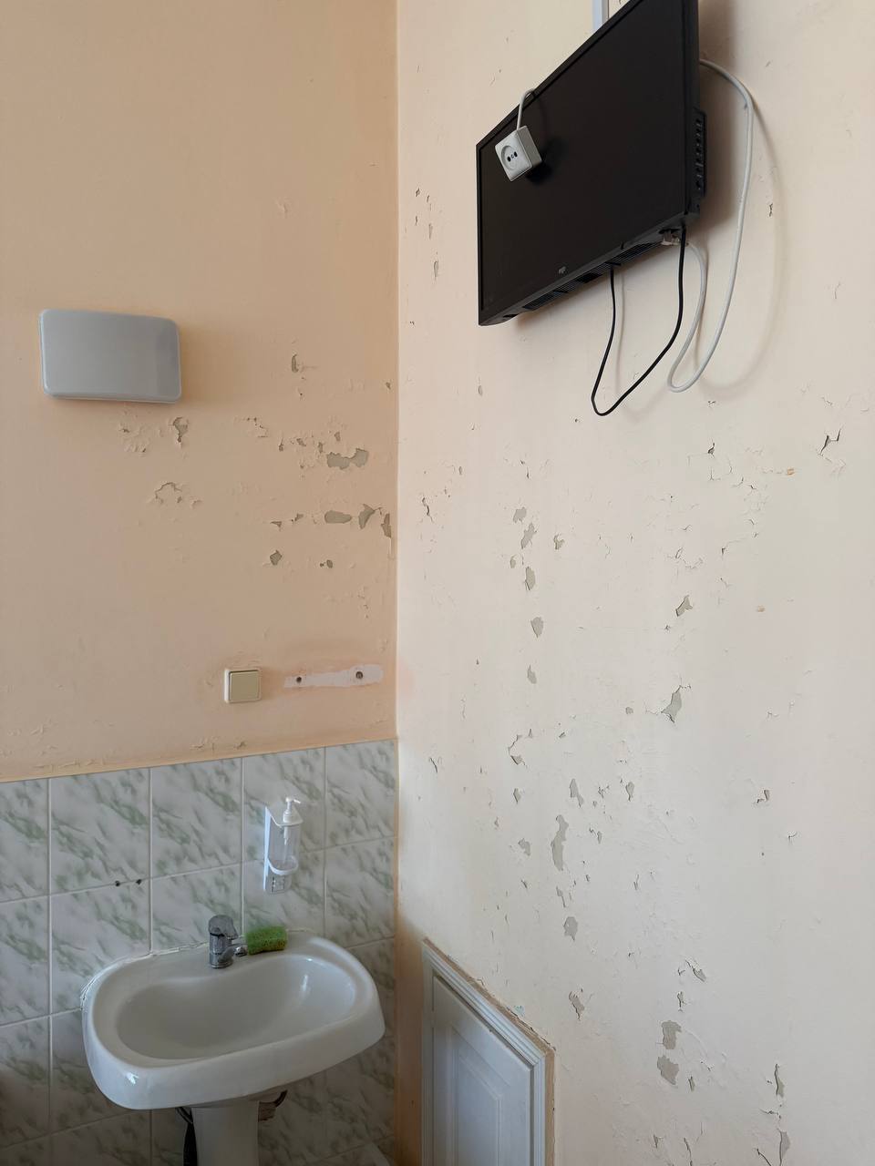 1 «Пліснява, обдерті стіни і спільний туалет»: у Рівному за 35 мільйонів оновлять хіміотерапевтичне відділення (+ФОТО)